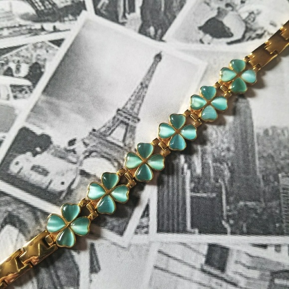 Gorgeous VTG Shamrock Bracelet - Picture 5 of 8